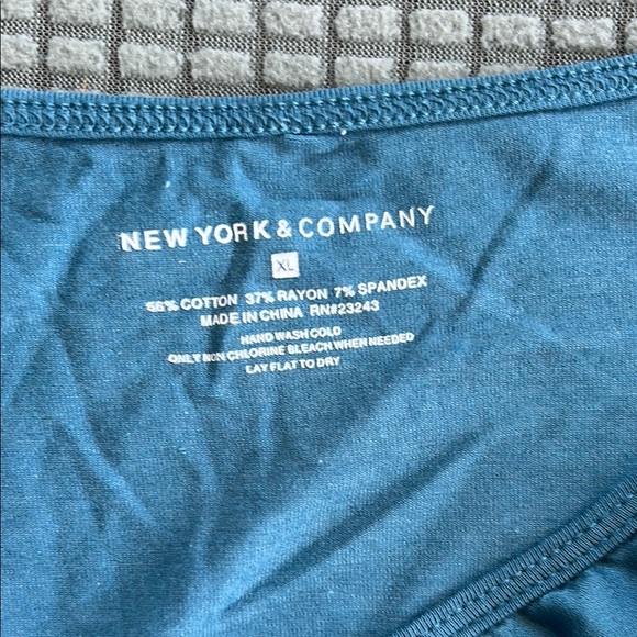 Sleeveless Ruffle Top - Picture 4 of 5